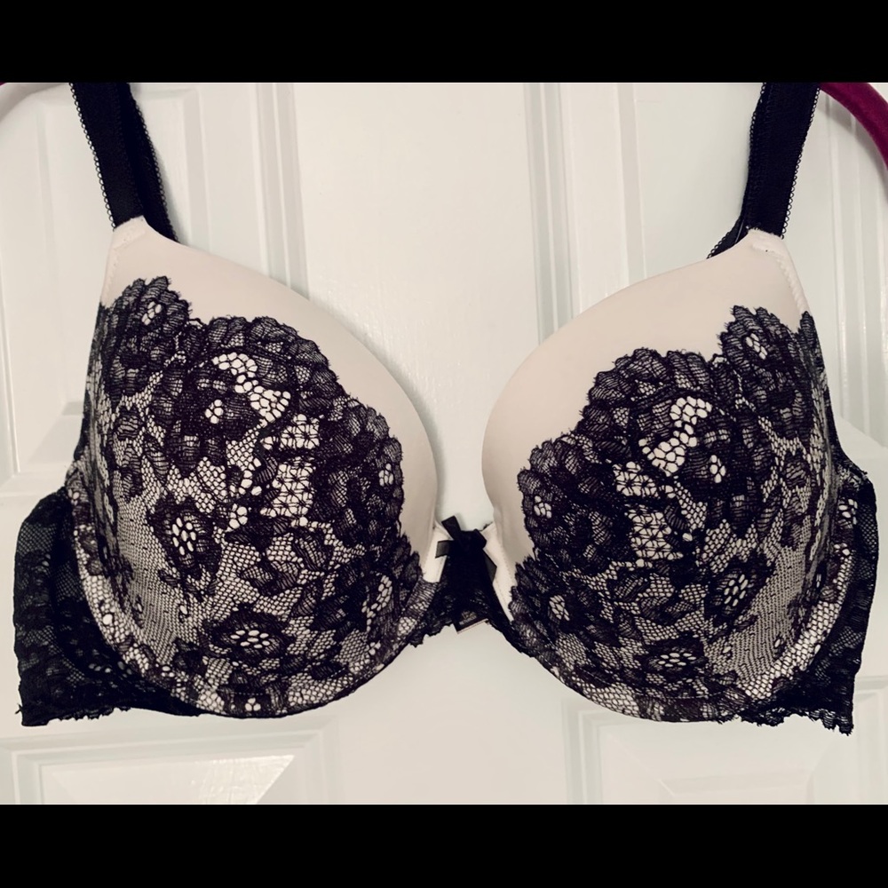 Victoria’s Secret Dream Angels Black Lace Bra